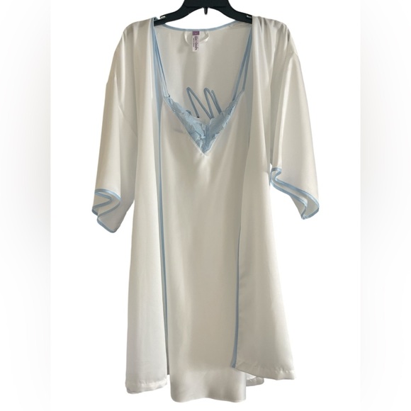 Brides Lilac+London 2-pc. Mrs. Bride Satin Chemise Wrapper Robe Set Wedding Med - Picture 3 of 12